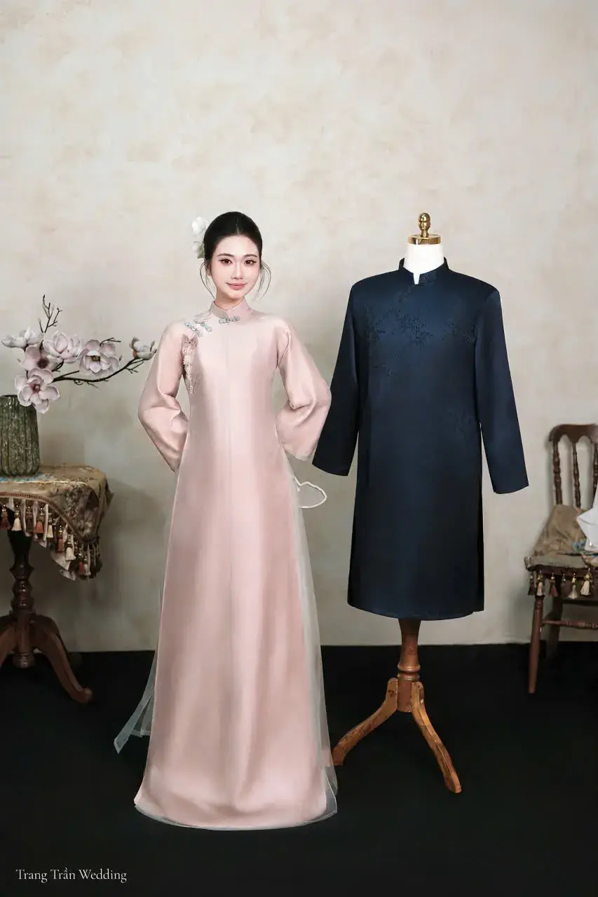 Áo dài truyền thống hồng đen