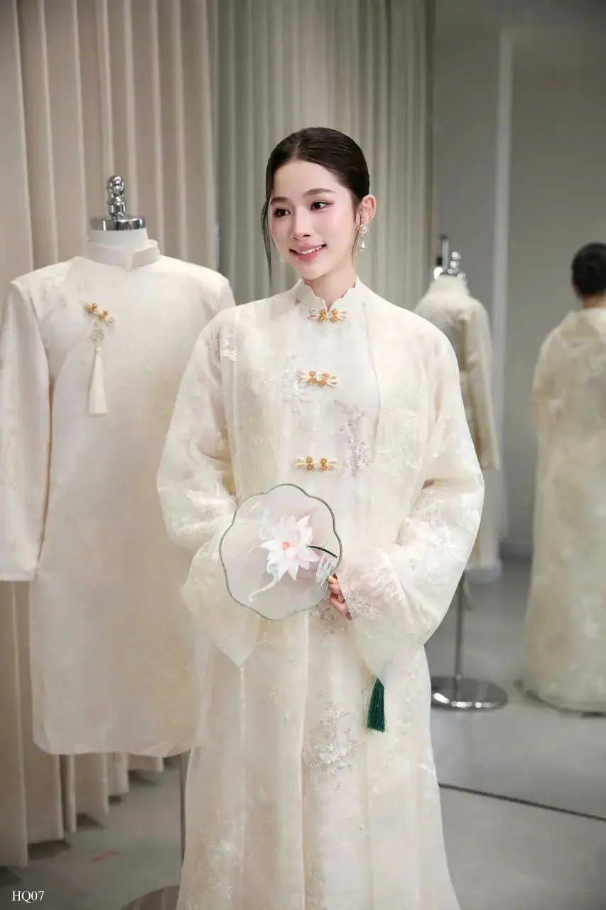 Áo dài trắng truyền thống